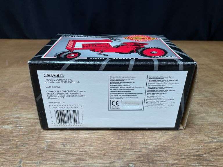 1/8 Farmall 806 Pedal Tractor 1998 NFTM NIB Ertl