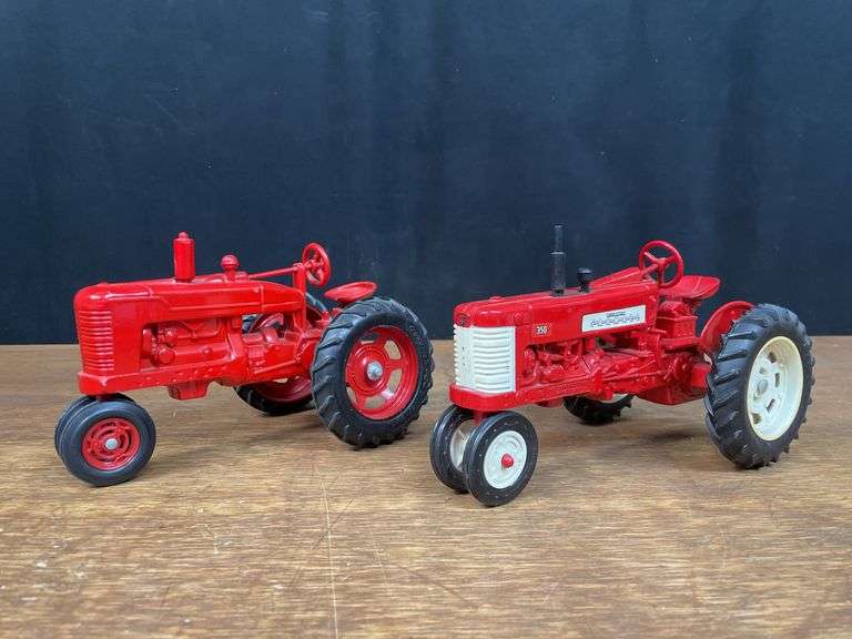 (2) 1/16 Farmall M + 350 image