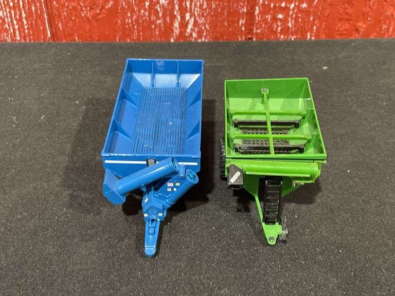 (2) 1/64 Kinze + Frontier Grain Carts