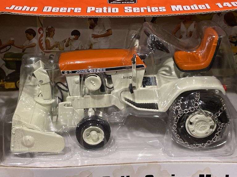 1/16 John Deere 140 L&G Patio Orange NIB Ertl