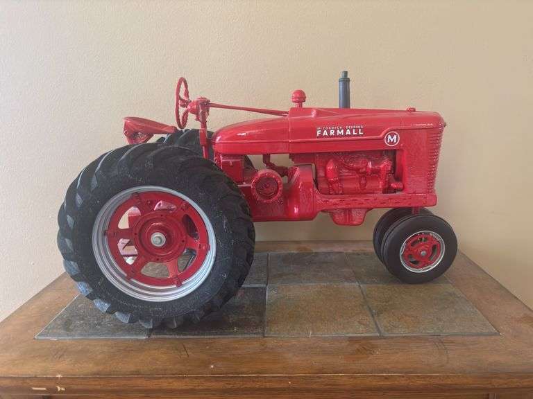 1/8 Farmall M image