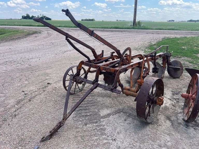 Allis Chalmers 3 Bottom Pull Type Plow