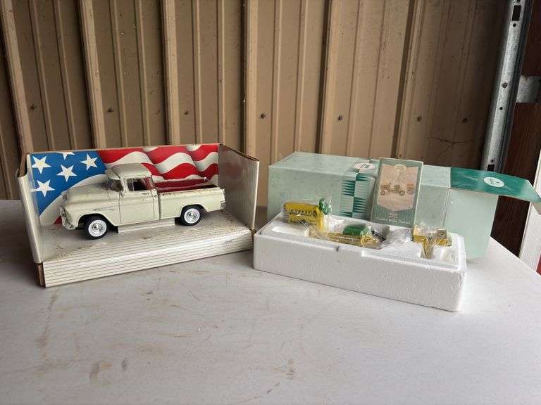 (2) 1/24 Chevy Truck and Murray Pedal Tractor Models image