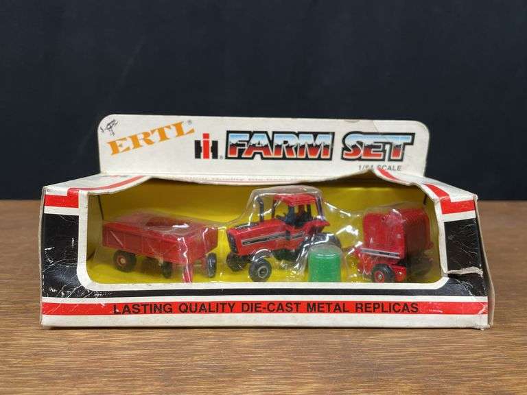 (3) 1/64 IH + Case-IH NIB Ertl