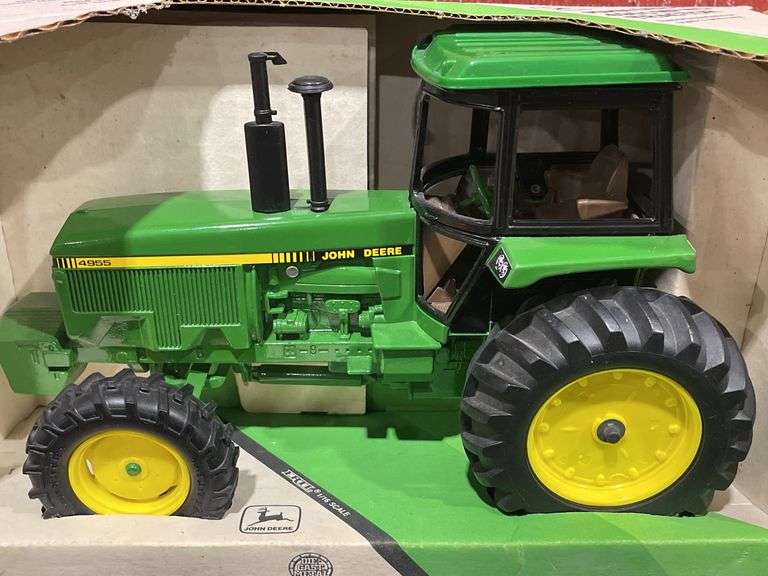 1/16 John Deere 4955 NIB Ertl