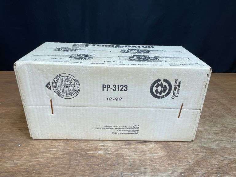1/28 Terra-Gator 1603T Liquid Dealer Edition NIB KZCO