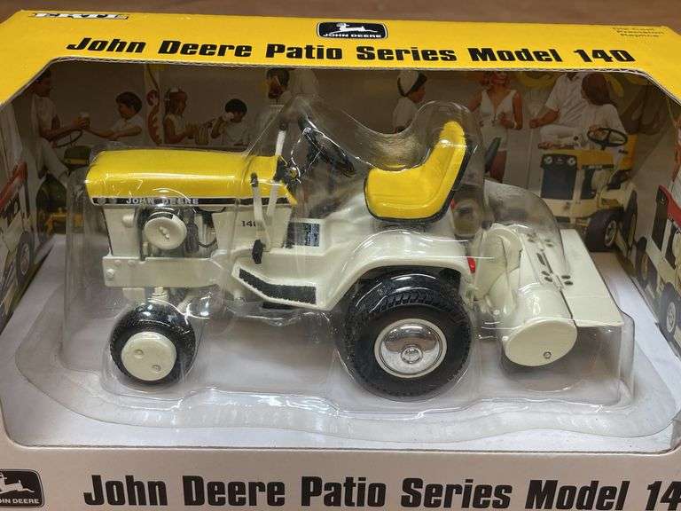 1/16 John Deere 140 L&G Patio Yellow NIB Ertl