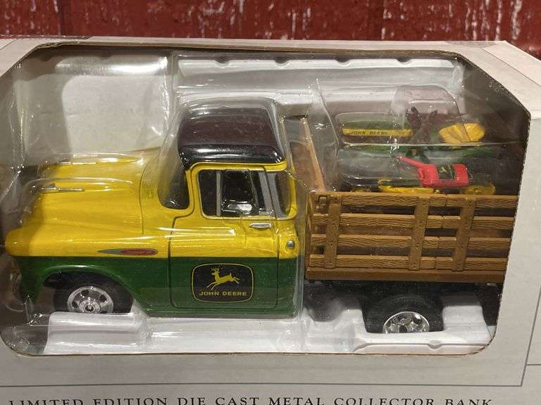 1/25 John Deere 1957 Chevy Truck Bank NIB SC