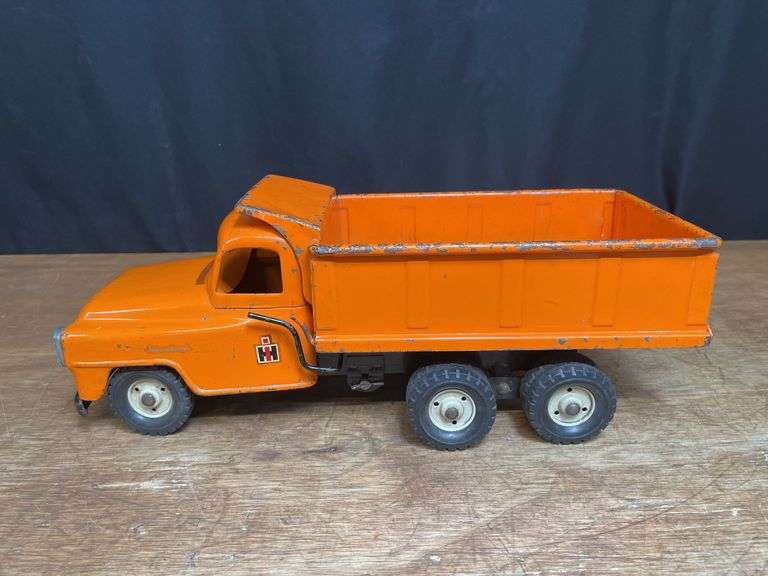 Tru-Scale IH Dump Truck Carter