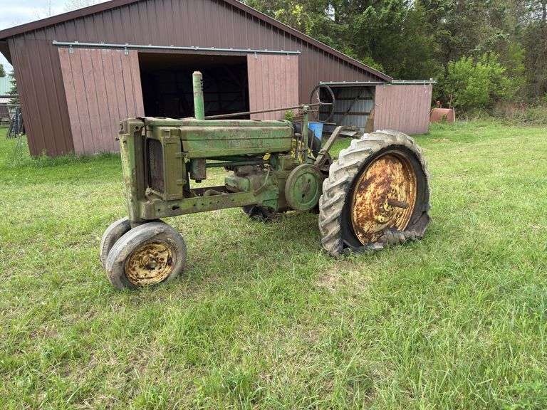 John Deere Model B image