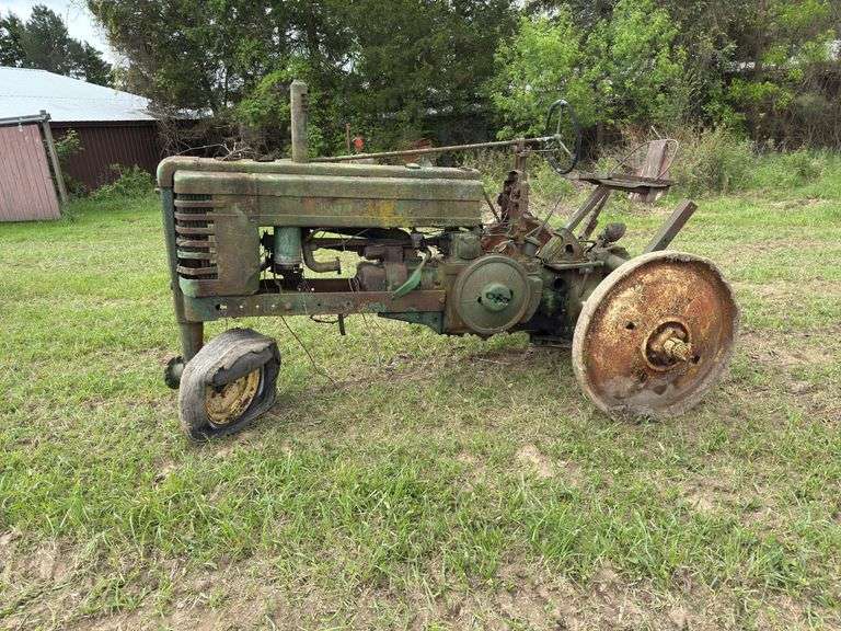 John Deere Model B image