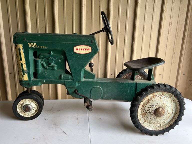 Oliver 880 Diesel Pedal Tractor Eska image