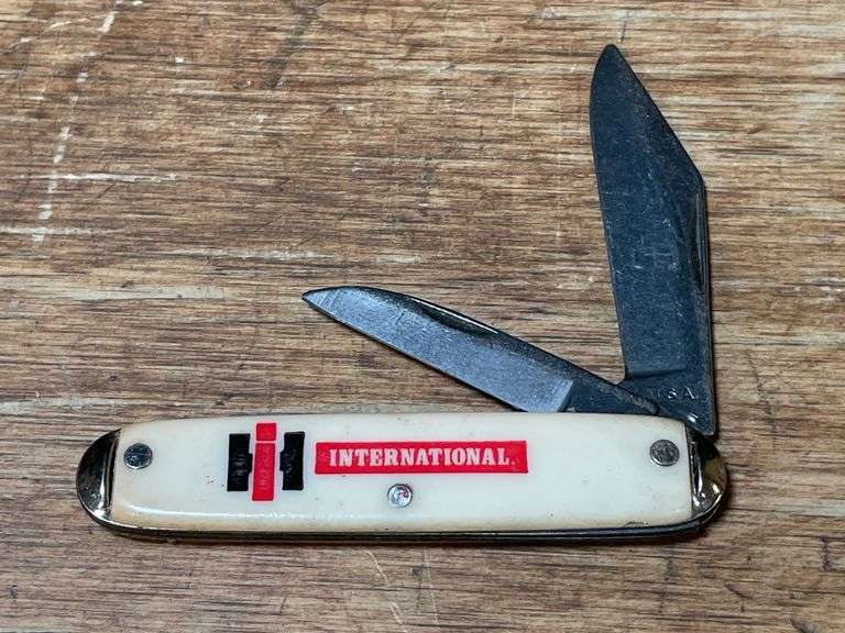 (5) IH Bullet Pencils, Knife, Screwdriver