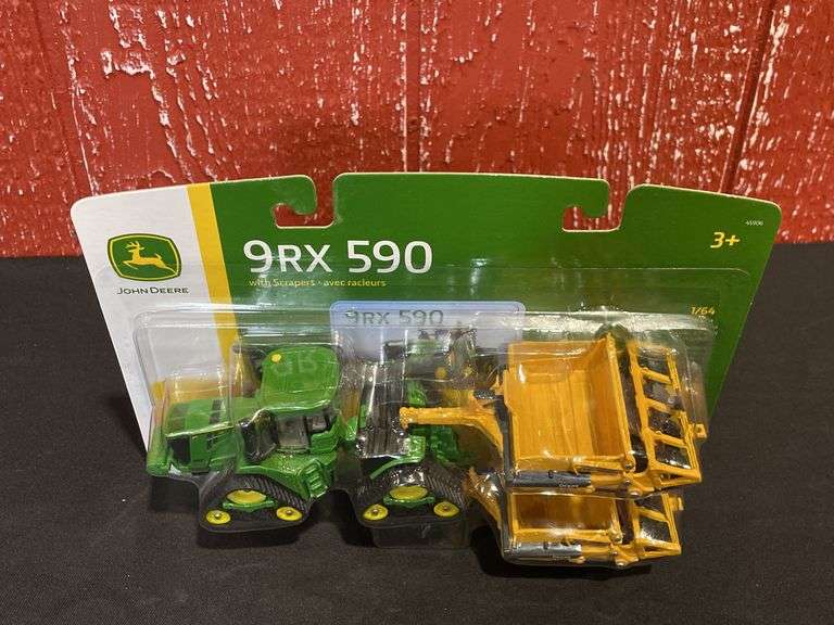 1/64 John Deere 9RX 590 + Scrapers Set NIB Ertl