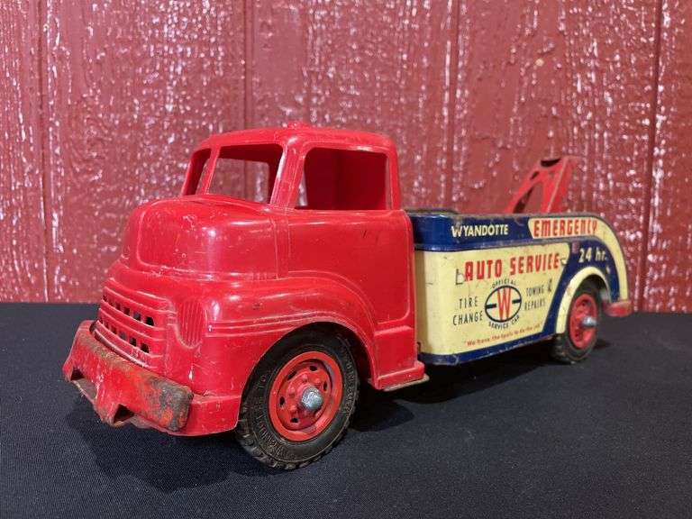 Wyandotte Wrecker image