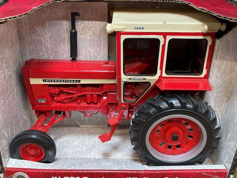 1/16 IH 756 NIB Ertl