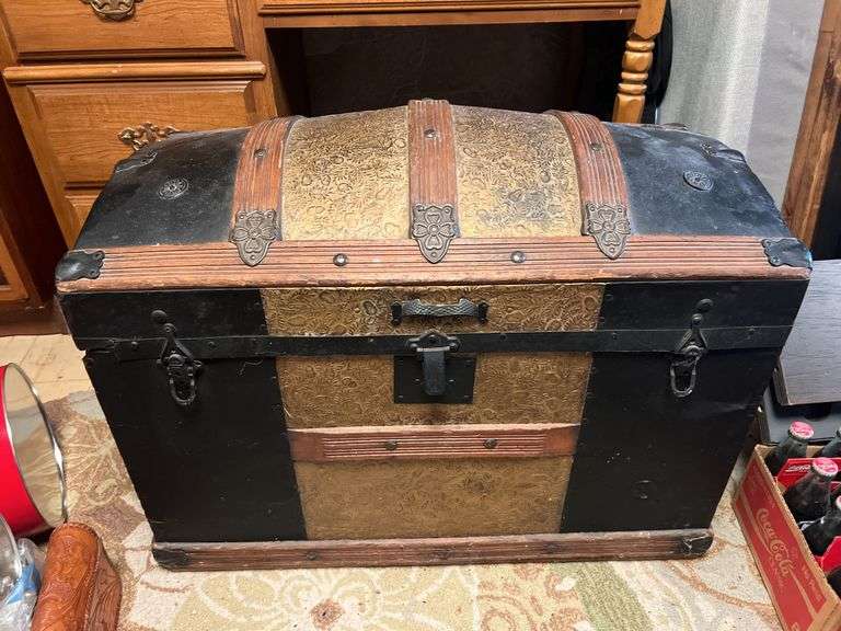 Wooden Trunk image