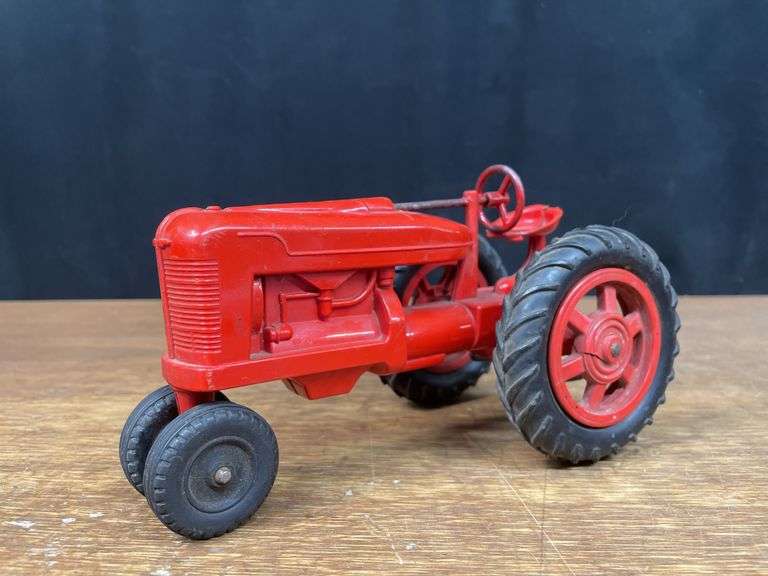 (2) 1/16 Farmall M Product Miniature