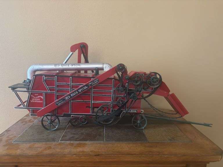 1/16 Red River Special Threshing Machine Teeswater image