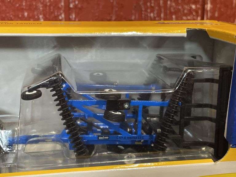 1/64 New Holland T9.700 + Disk Set NIB Ertl