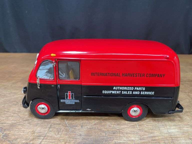 1/25 IH Metro Van NIB 1st Gear