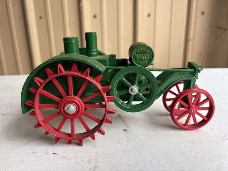 1/16 International Harvester Mogul Tractor SM image