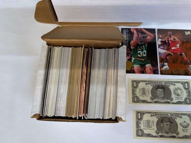 Large Lot of Basetball Cards