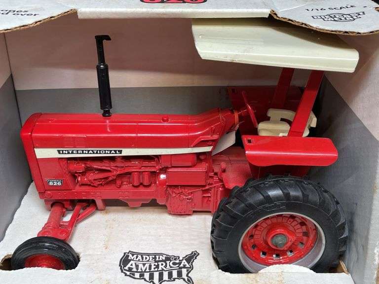 1/16 IH 826 NIB Ertl