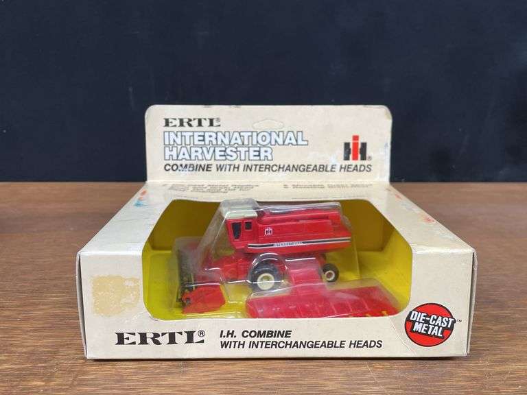 (4) 1/64 IH Tractors + Combine