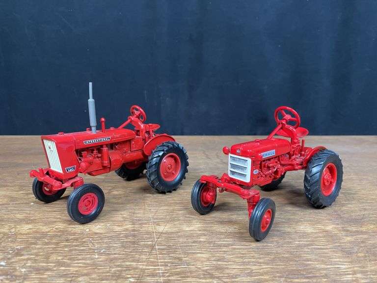 (2) 1/16 IH 140 + Farmall Cub Ertl image
