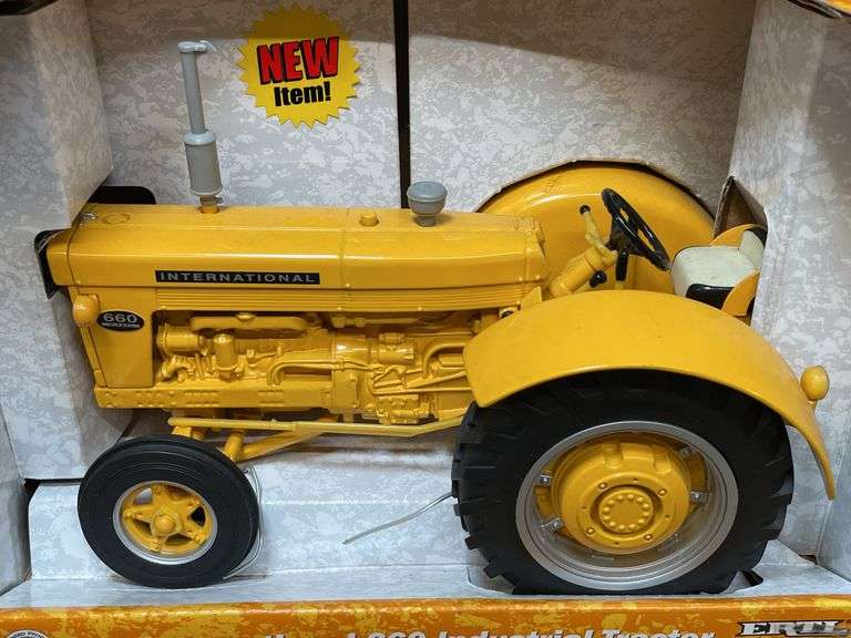 1/16 IH 660 Industrial NIB Ertl