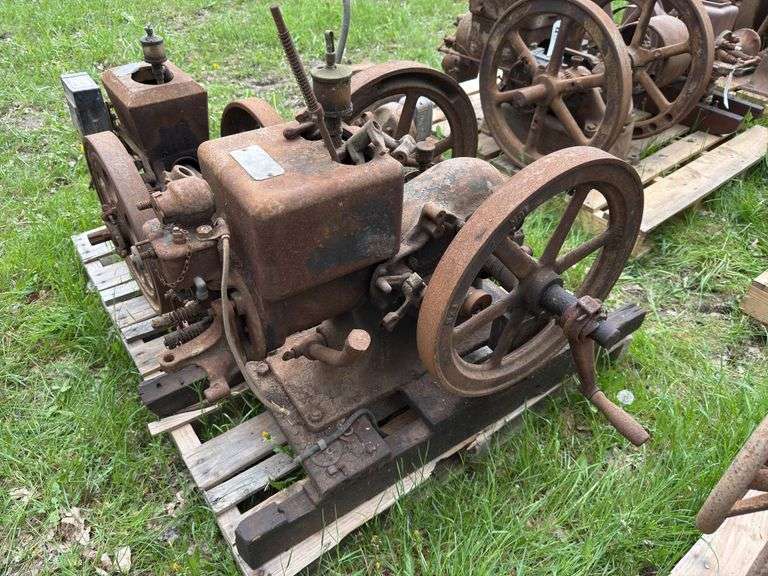 1.5HP McCormick Deering IHC M image