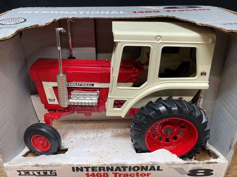 1/16 IH 1468 NIB Ertl