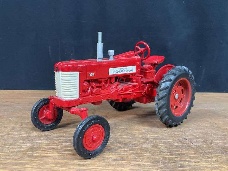 (2) 1/16 Farmall 350 + IH I-D9 Ertl