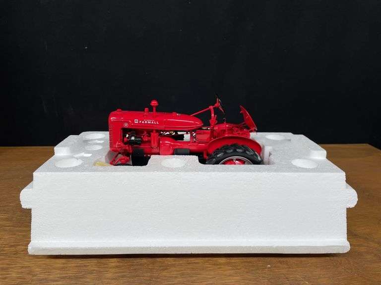 1/12 Farmall A NIB Franklin Mint
