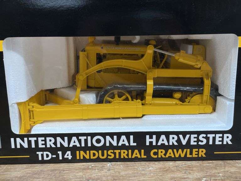 1/16 IH TD-14 Crawler NIB SC