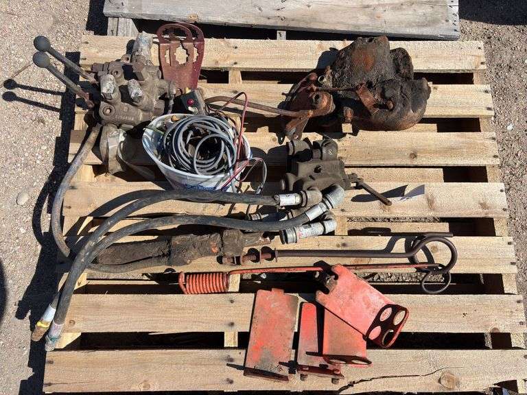 Hydraulic Levers, Hose Holders, and Draft Control Lever