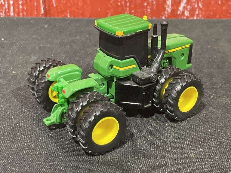 (3) 1/64 John Deere
