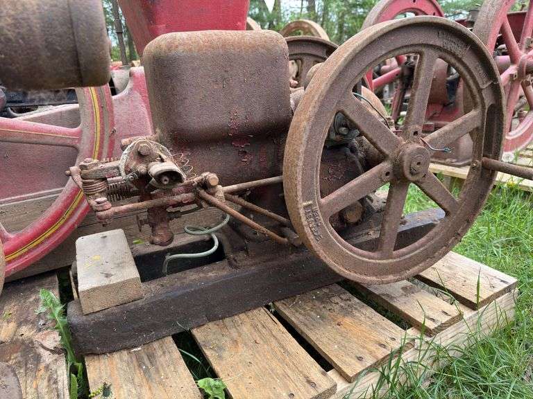 1.5HP John Deere Model E - Red image