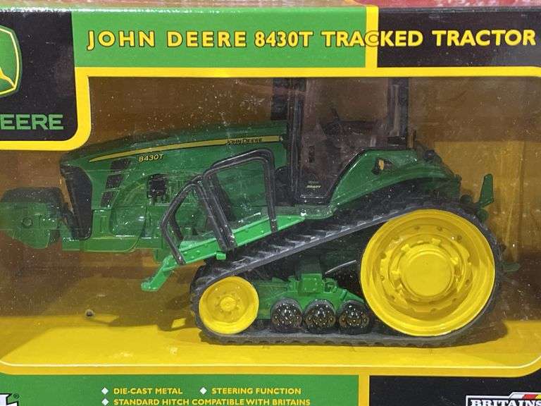 1/32 John Deere 8430T NIB Ertl