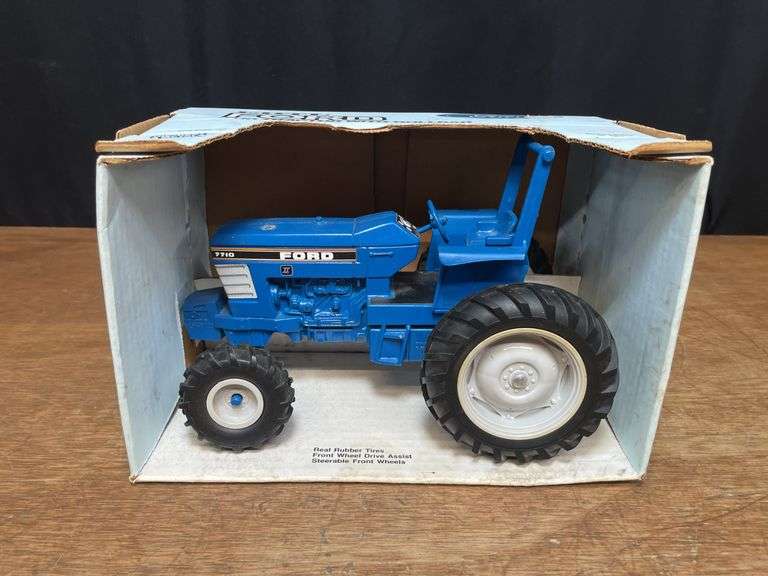 1/16 Ford 7710 II NIB Ertl