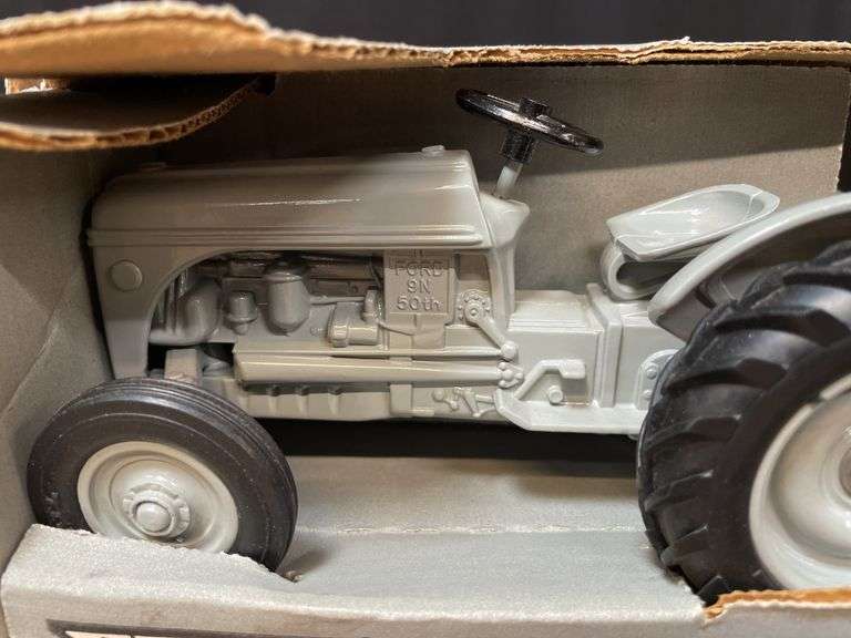 1/16 Ford 9N w/Plow 50th Anniversary NIB Ertl