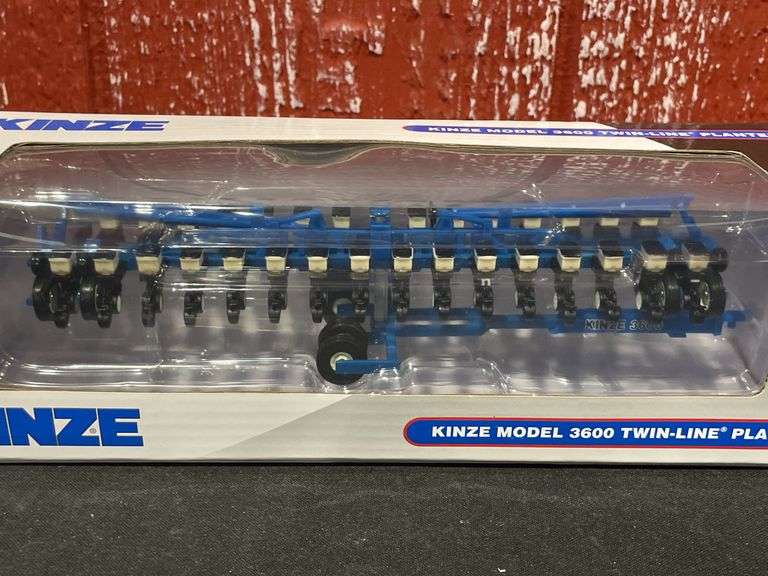 1/64 Kinze 3600 Planter NIB SC