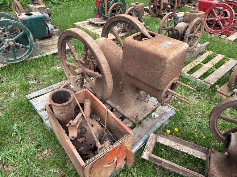 6HP McCormick Deering IHC M image