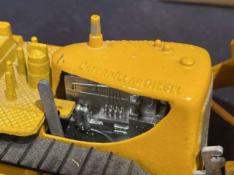 1/50 Caterpillar D7 Crawler Tootsietoy