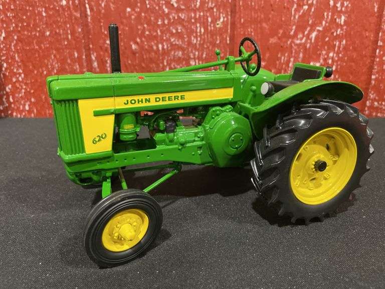 1/16 John Deere 620 2002 SFTS NIB Ertl
