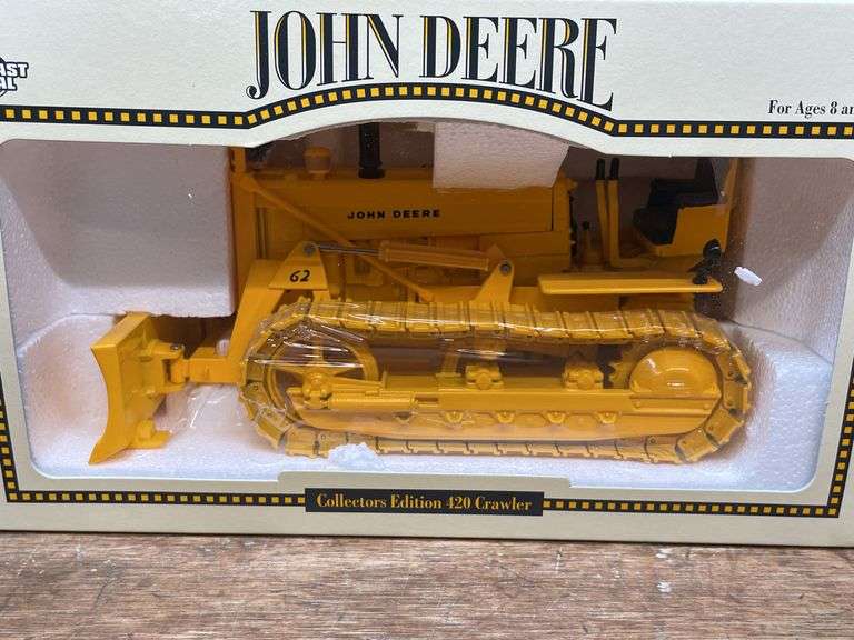 1/16 John Deere 420 Industrial Crawler Collector NIB Ertl