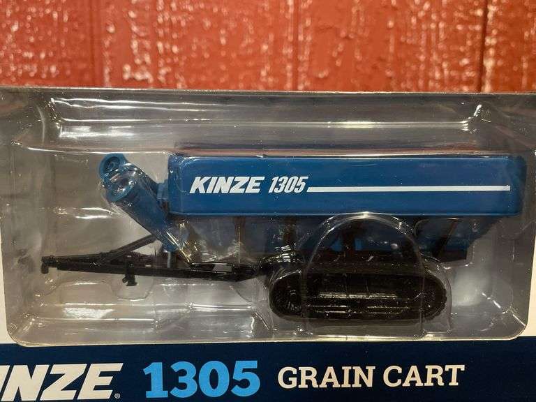 1/64 Kinze 1305 Grain Cart NIB SC