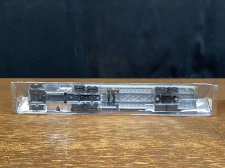 (4) 1/64 IH Tractors + Combine