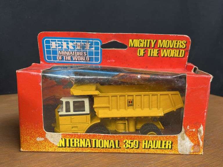 (7) 1/64 IH Construction Ertl
